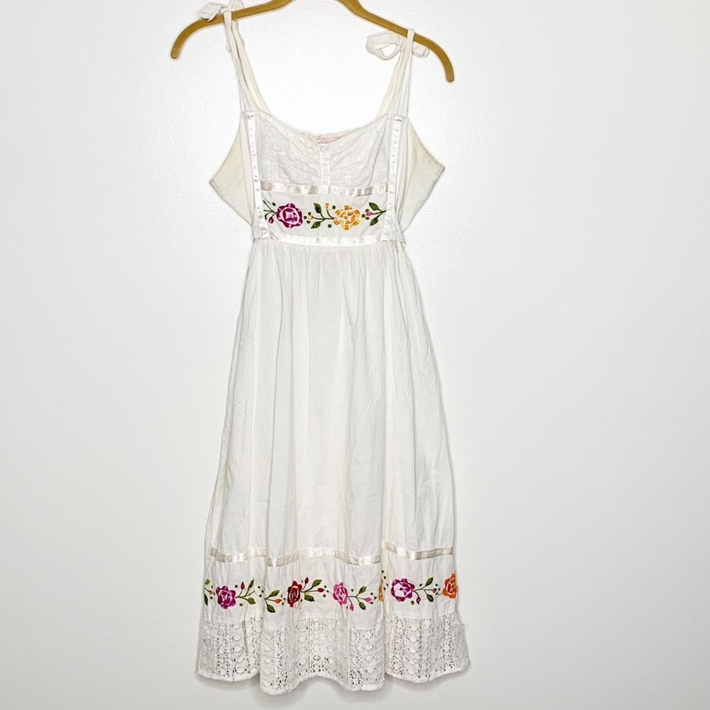 Vintage Nolita embroidered tie strap boho dress